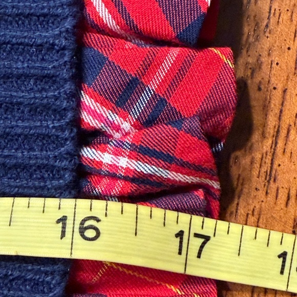 Crown & Ivy sweater. With contrasting pleated neckline & cuffs.  Petite large - Picture 10 of 11